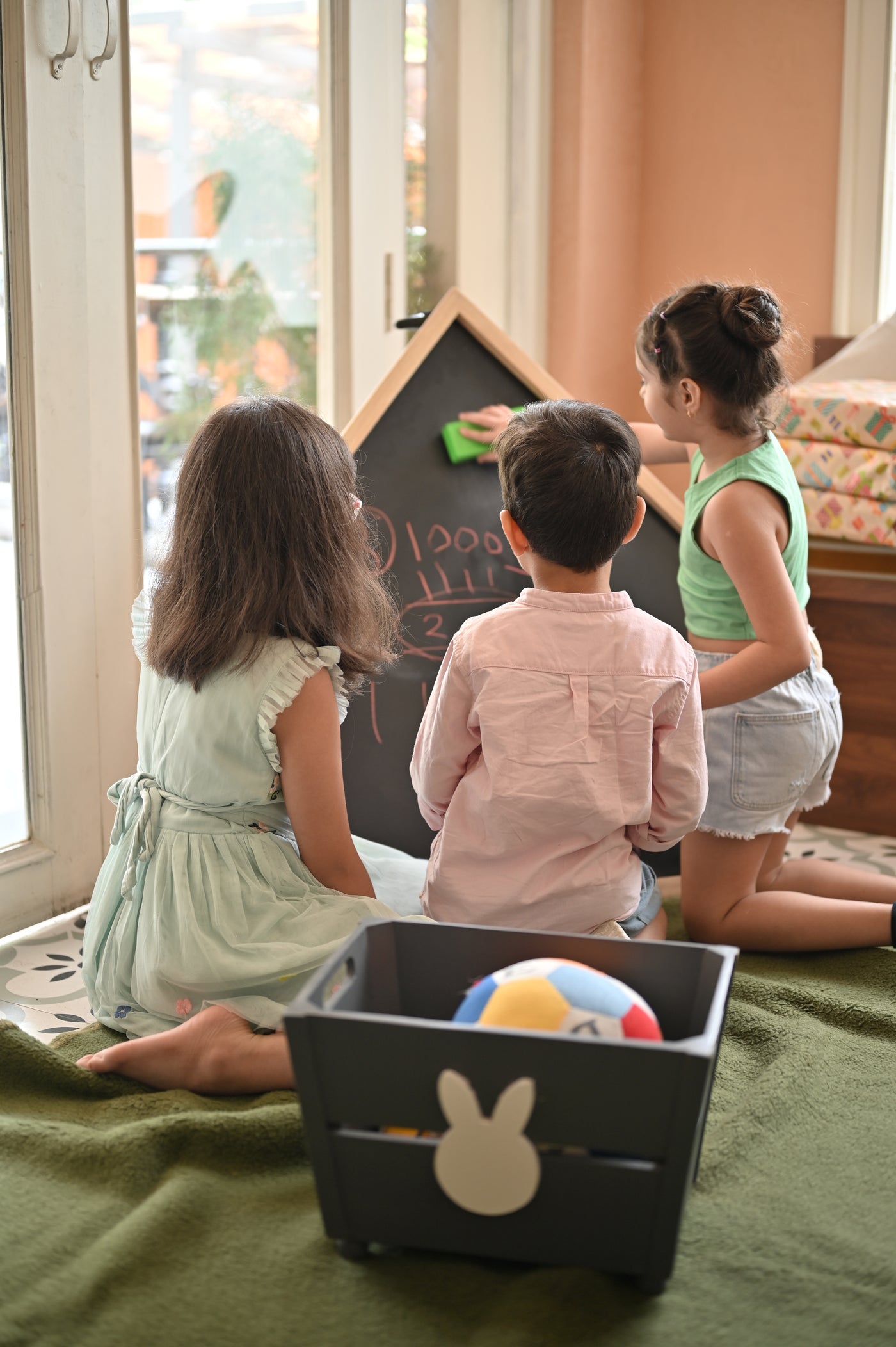 KIDS HUT BLACKBOARD